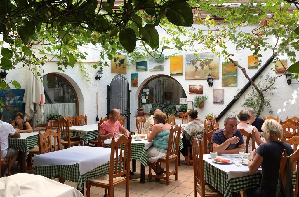 Hotel Restaurante Blanco Y Verde Conil De La Frontera Exterior photo